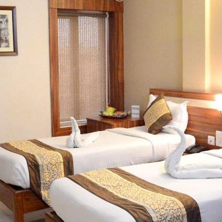 Hotel Eden Roc Bhubaneswar Bagian luar foto
