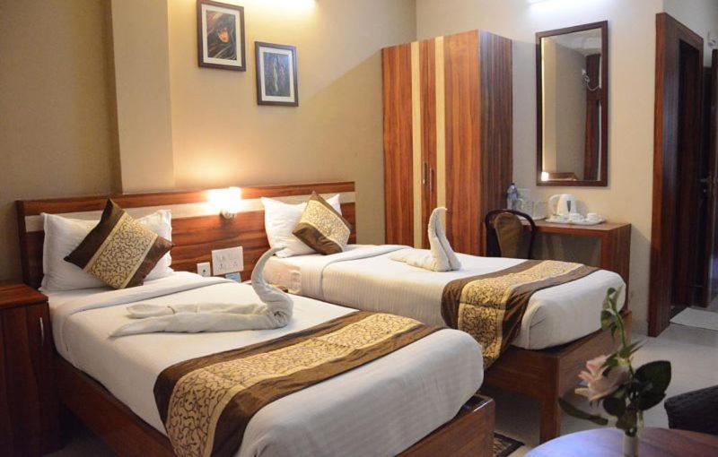 Hotel Eden Roc Bhubaneswar Bagian luar foto