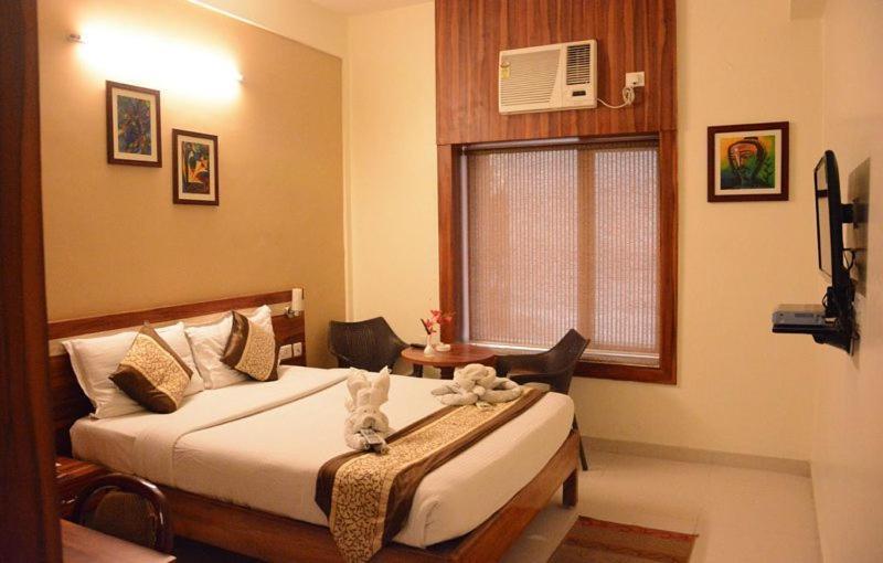 Hotel Eden Roc Bhubaneswar Bagian luar foto